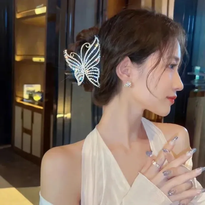 北欧极光奇观:冰岛夜空的绚烂色彩